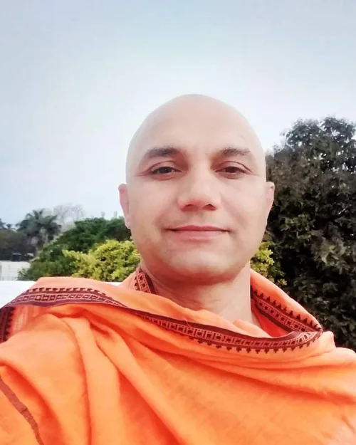 Rajesh, yoga teacher at Utkrisht Yoga, in a saffron shawl outdoors